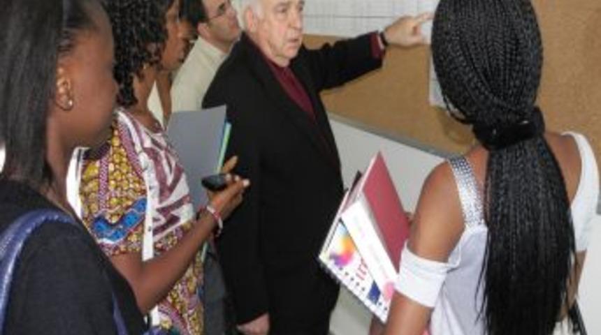 D&uuml;nyaca &uuml;nl&uuml; T&uuml;rkolog: Yunanistan&rsquo;ı ancak T&uuml;rkiye kurtarabilir