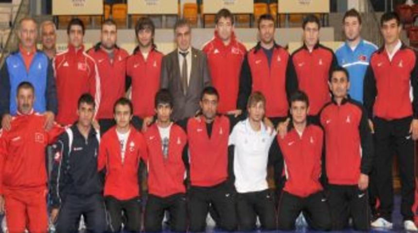 İzmir B&uuml;y&uuml;kşehir G&uuml;reş Teknik Direkt&ouml;r&uuml; Baykara 'Devlet Sporcusu' oldu