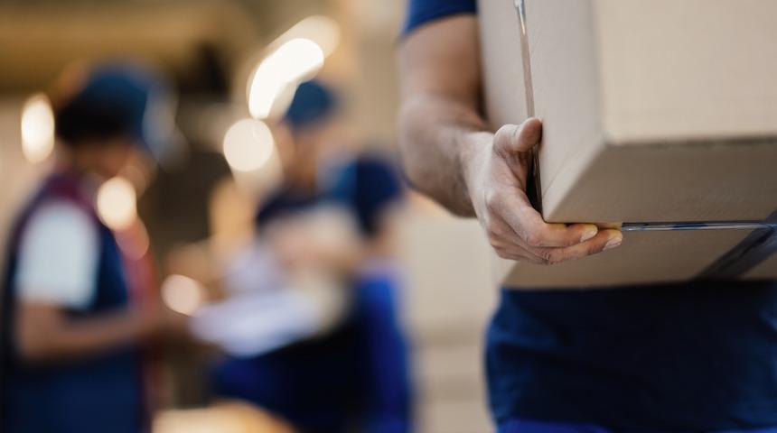 Apple mağazalarına gizemli kutular g&ouml;nderildi: &Uuml;zerlerinde "8 Ekim'e kadar a&ccedil;mayın" yazıyor