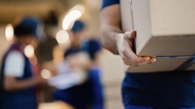 Apple mağazalarına gizemli kutular gönderildi: Üzerlerinde 8 Ekim'e kadar açmayın yazıyor