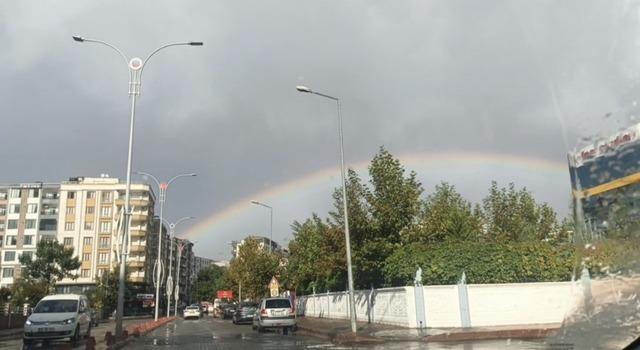 Siirt&rsquo;te yağmur sonrası oluşan g&ouml;kkuşağı g&ouml;renleri hayran bıraktı 1
