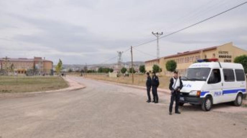 Sivas’ta öğrenciler okul timlerine emanet