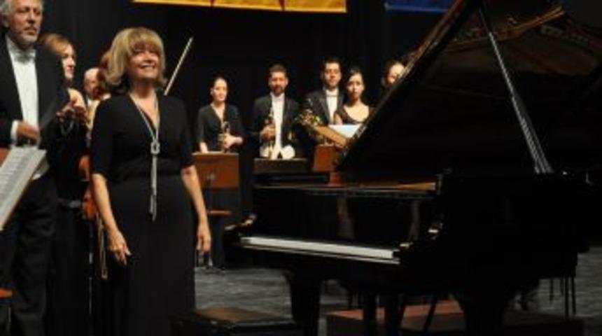 İdil Biret Bursalılara unutulmaz bir gece yaşattı