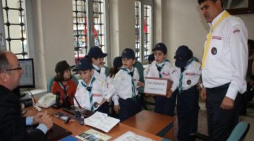 G&ouml;releli ilk&ouml;ğretim &ouml;ğrencilerinden depremzedelere yardım