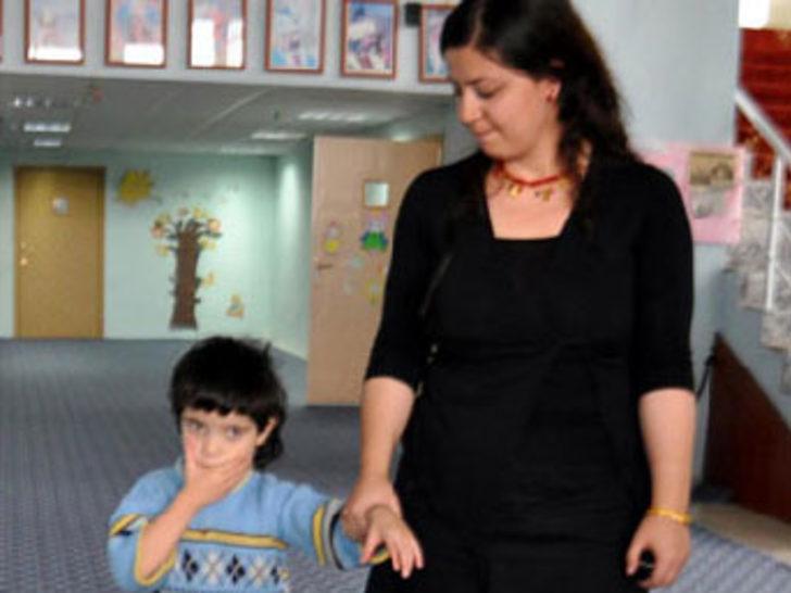 Minik Zeynep'i öğretmen şefkati yürüttü