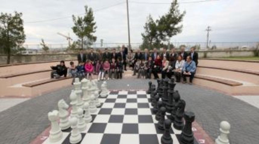 &Ouml;zl&uuml;ce&rsquo;de bah&ccedil;e satrancı turnuva şampiyonları kupalarını aldı