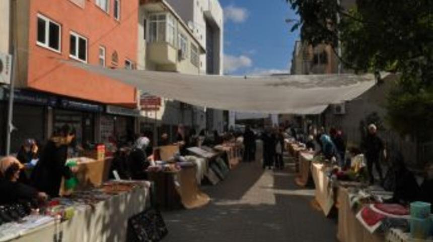 Derince'deki sanat pazarına ilgi artıyor
