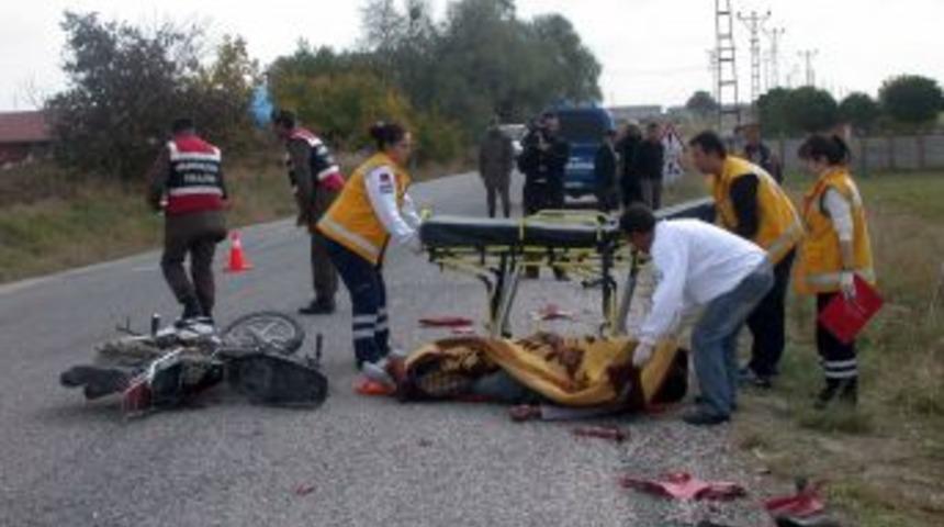 Afyonkarahisar&rsquo;da motosiklet s&uuml;r&uuml;c&uuml;s&uuml; hayatını kaybetti