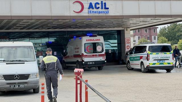 Yer: Düzce! 25 işçi fabrikadaki yemekten zehirlendi soluğu acilde aldılar