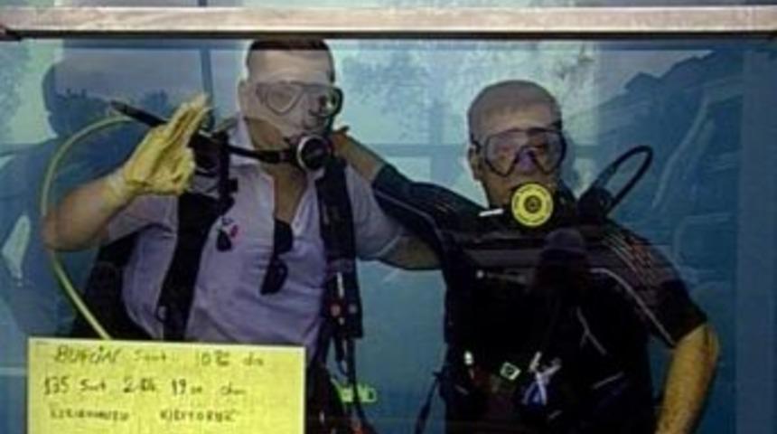 Cem Karabay, su altı d&uuml;nya rekorunu şehitler i&ccedil;in kırdı