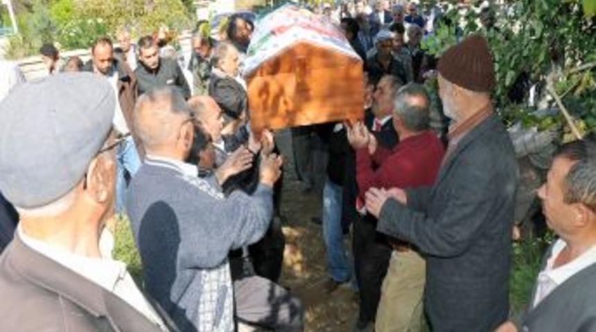 Van depreminde hayatını kaybeden Aylin &ouml;ğretmen Antalya&rsquo;da toprağa verildi