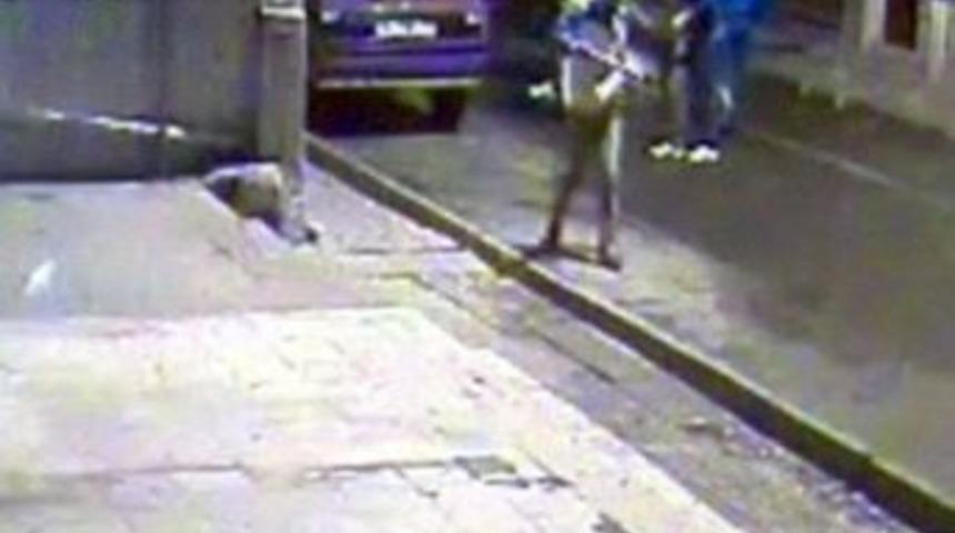 Silahlı, sopalı sokak kavgası g&uuml;venlik kamerasında