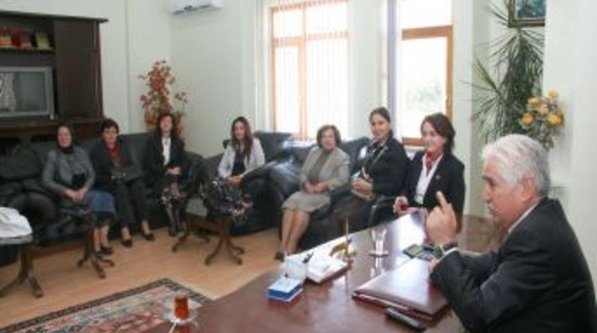 Se&ccedil;ilmiş Kadınlar Birliği, Hacılar il&ccedil;esini ziyaret etti