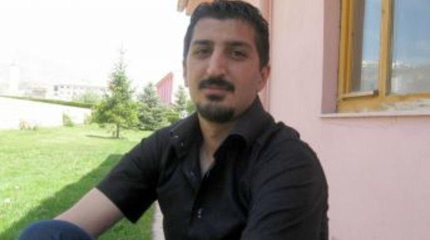 Depremde hayatını kaybeden Mustafa &Ouml;ğretmen, Erzincan'da toprağa verildi