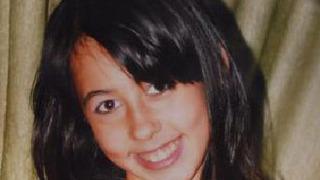 Ecel, kaldırımda yürürken yakaladı