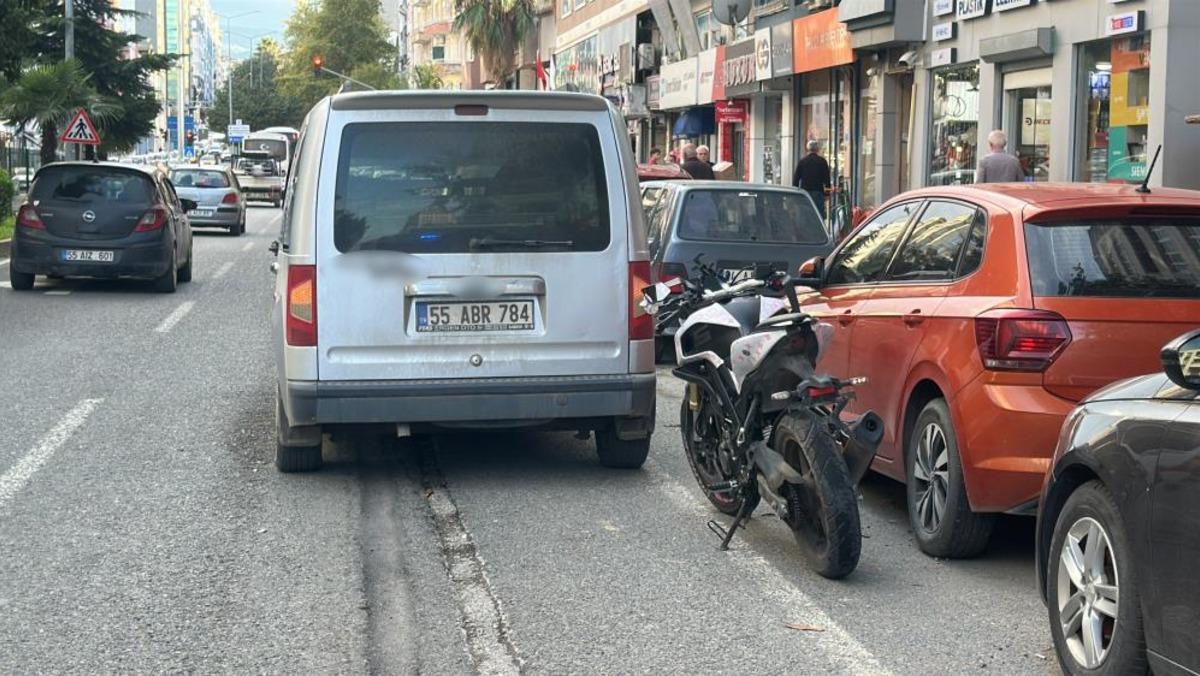Motosiklet hafif ticari araca &ccedil;arptı: 2 yaralı 1