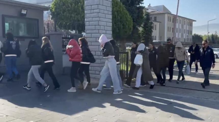 D&uuml;zce&rsquo;de masaj salonlarına baskın: 7 g&ouml;zaltı