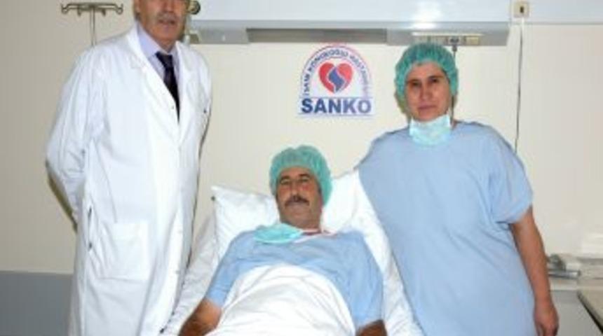 Biri babasının, biri de eşinin böbreğiyle hayata tutundu