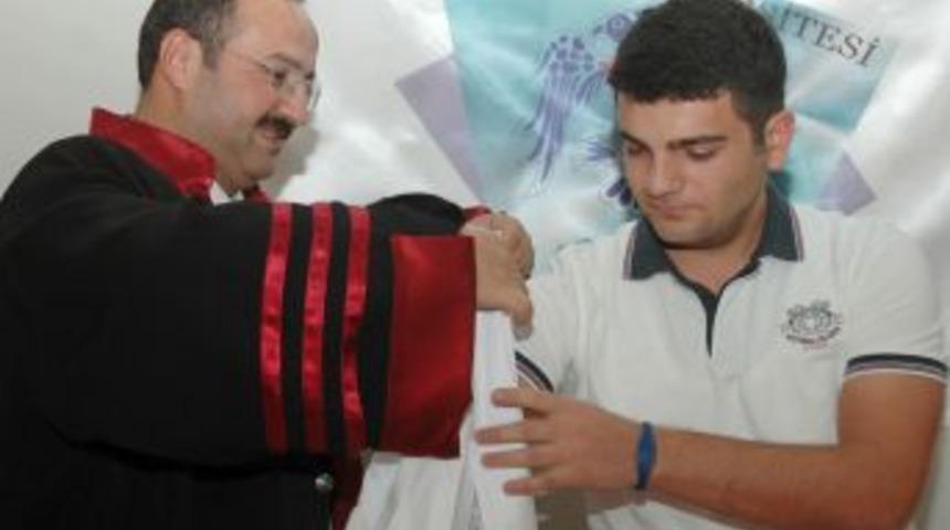 Sel&ccedil;uklu Tıp &ouml;ğrencileri beyaz &ouml;nl&uuml;klerini giydi