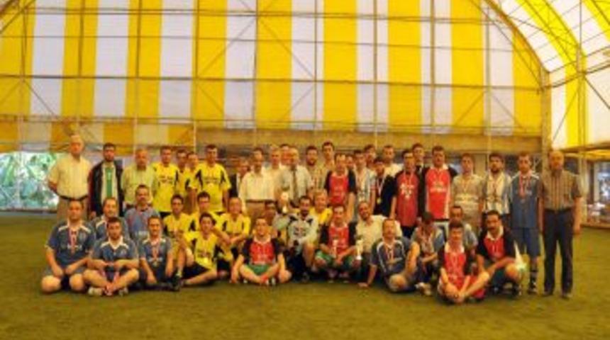 Futbol turnuvası d&uuml;zenleyen imamlar, barış ve kardeşlik mesajı verdi