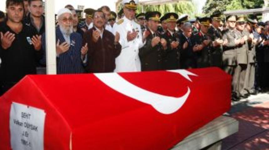 Kaza kurşunuyla şehit olan er g&ouml;zyaşlarıyla uğurlandı