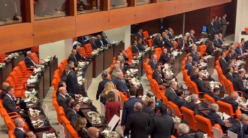 İletişim Başkanı Duran: "YENİ Parti Grubu'nun salonu terk etmesi ciddi bir saygısızlıktır"