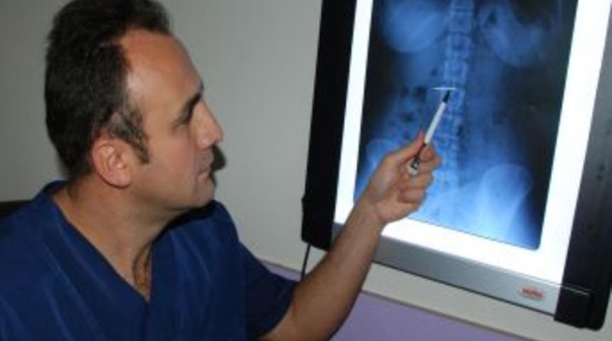 10 yıldır X ray cihazının &ouml;tmesinin sebebi midesindeki 4,5 santimlik iğneymiş
