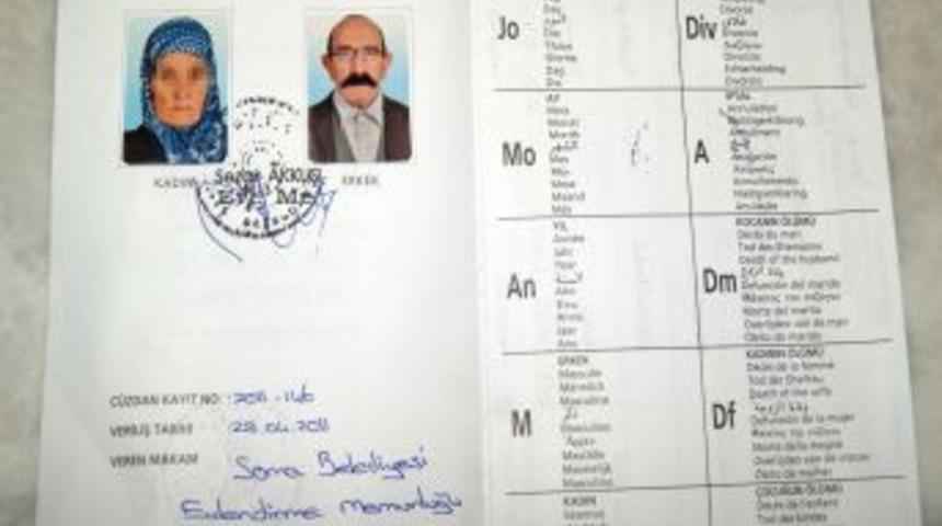 80 yaşındaki dedeyi, vadettikleri kadının annesiyle evlendirdiler