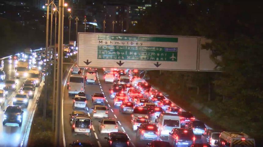 İstanbul'da trafik yoğunluğu y&uuml;zde 89'a ulaştı