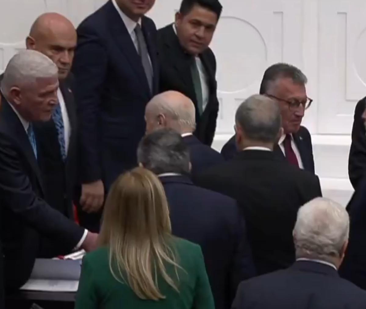 Tokalaşmaları g&uuml;ndem oldu! "Yeni bir şeyin başlangıcı mı" sorusuna Devlet Bah&ccedil;eli den dikkat &ccedil;eken yanıt 1