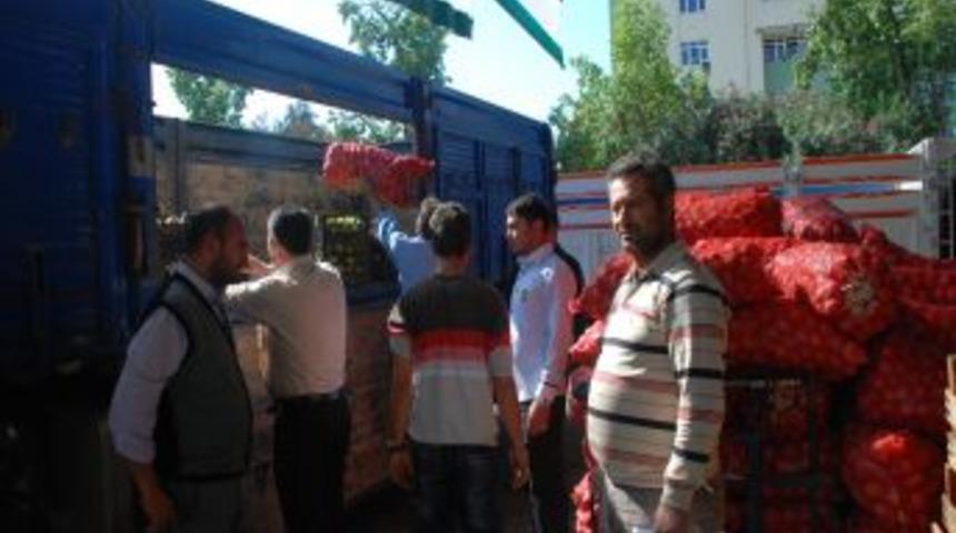 Yüreğir'den Van'a 20 ton sebze ve meyve gönderildi