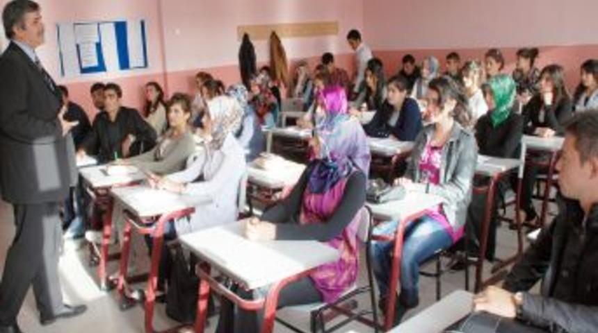 Midyat Meslek Y&uuml;ksek Okulu &ouml;ğrencilerine, spor semineri verildi
