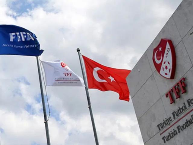 Milli ma&ccedil; &ouml;ncesi gitmişlerdi! TFF heyeti &uuml;lkeye alınmadı: B&uuml;y&uuml;k kriz