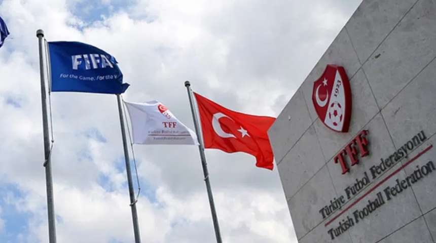 Milli ma&ccedil; &ouml;ncesi gitmişlerdi! TFF heyeti &uuml;lkeye alınmadı: B&uuml;y&uuml;k kriz