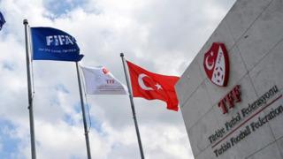 Milli maç öncesi gitmişlerdi! TFF heyeti ülkeye alınmadı: Büyük kriz
