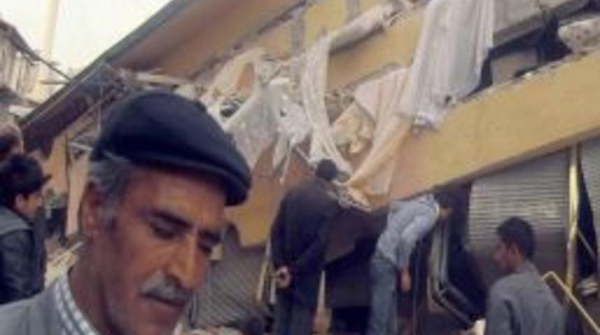 Depremin yaralarının sarılması i&ccedil;in g&ouml;nderilen yardımlar b&ouml;lgeye ulaştı