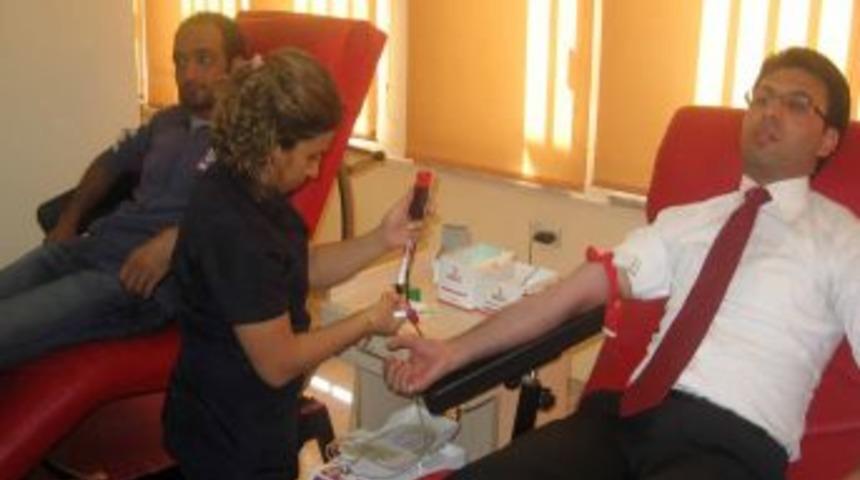 Diyarbakır&rsquo;da &lsquo;kan d&ouml;kme kan ver&rsquo; kampanyası