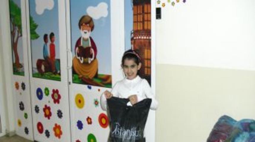 &Ouml;zel Menderes İlk&ouml;ğretim Okulu'ndan depremzedelere yardım eli