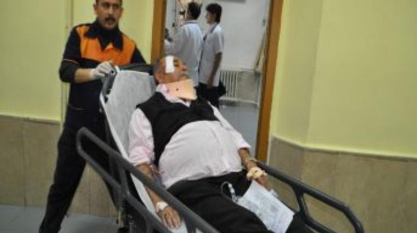 Yolcu otob&uuml;s&uuml; &ouml;nce ara&ccedil;lara &ccedil;arptı sonra benzinliğe daldı: 27 yaralı