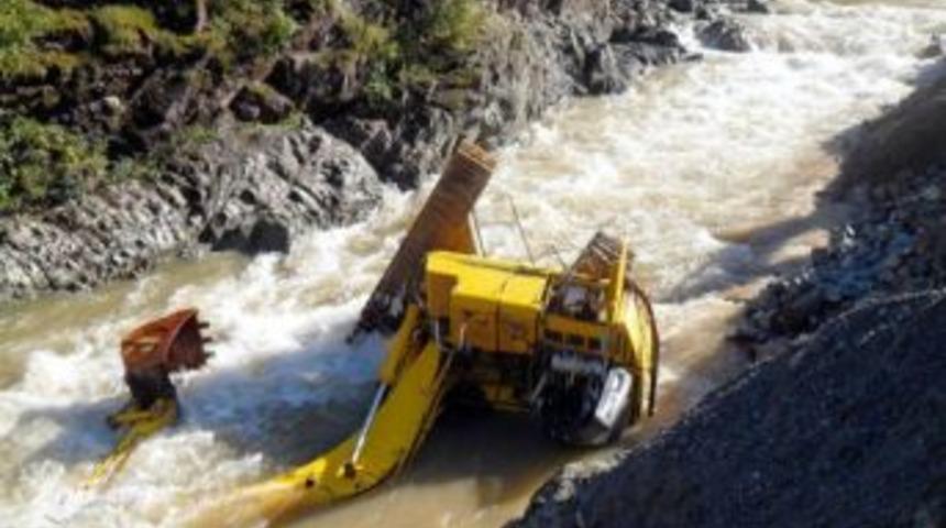 Karab&ouml;rk beldesi sele teslim oldu