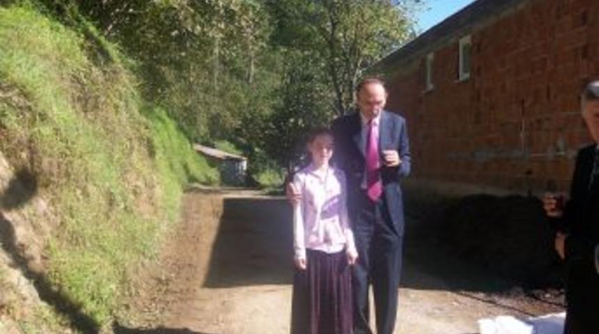 Okuyabilmek i&ccedil;in yetkililerden yardım istedi