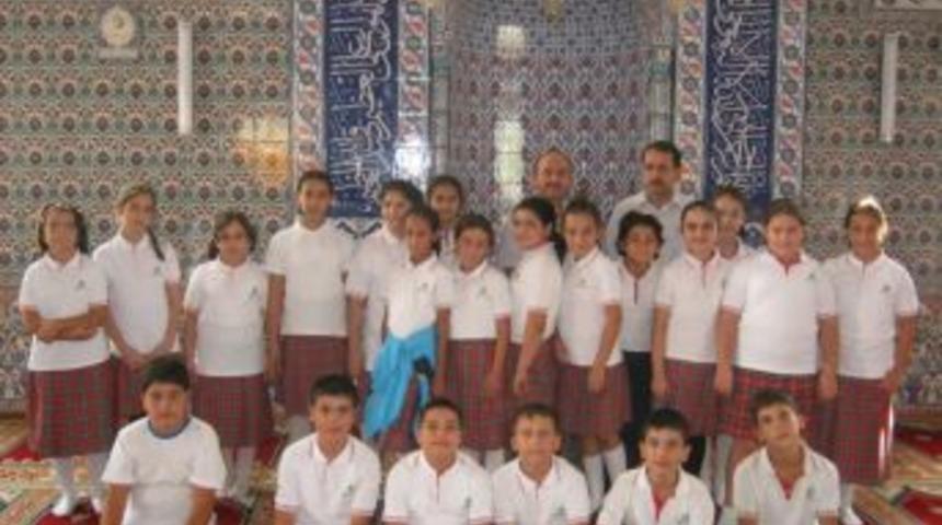 "Camiler g&uuml;l bah&ccedil;esi, din g&ouml;revlileri de g&uuml;l yetiştiren bah&ccedil;ıvan"