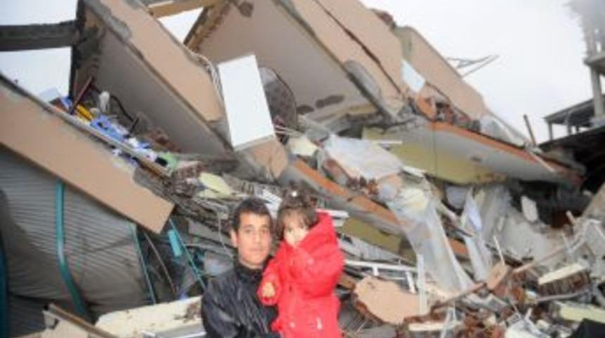 Ravzag&uuml;l'&uuml;n ağlaması enkazdaki baygın annenin kurtuluşuna vesile oldu