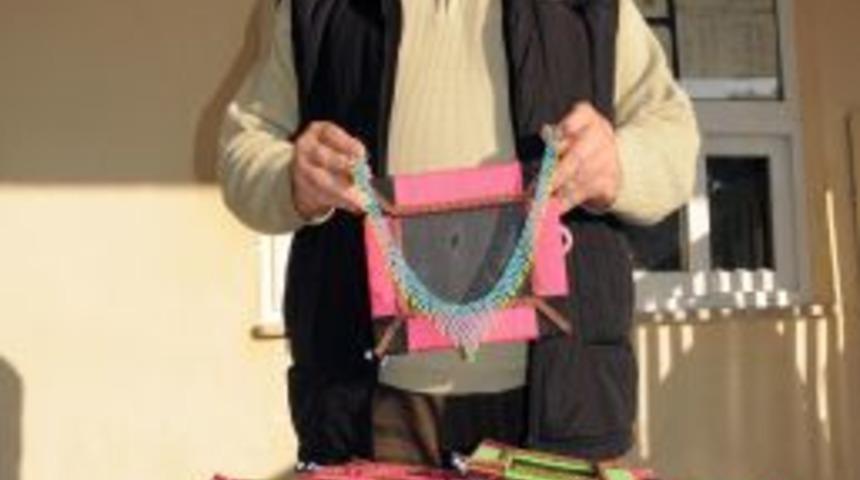 Depremzedelere h&uuml;k&uuml;ml&uuml; ve tutuklulardan anlamlı destek