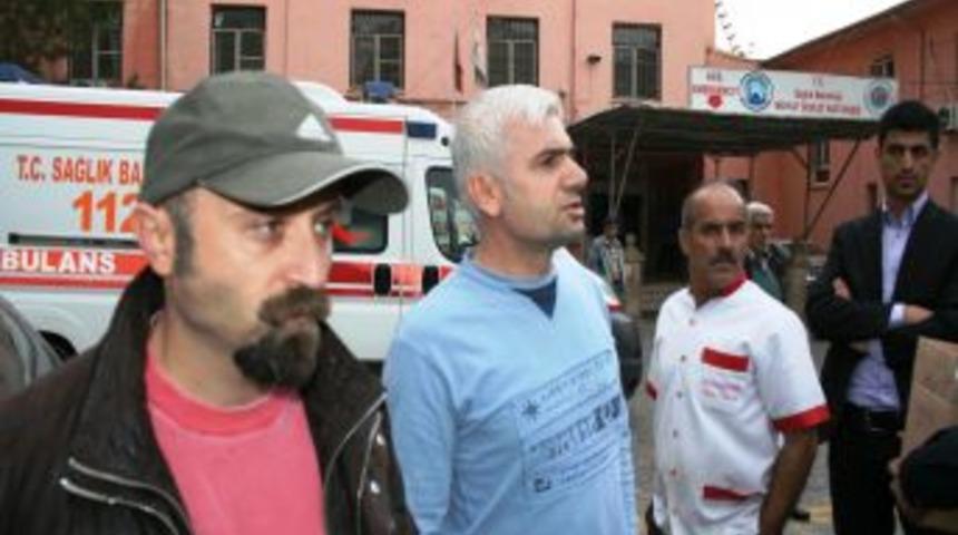 Hasta muayene ederken darp edilen doktorlar şikayet&ccedil;i oldu