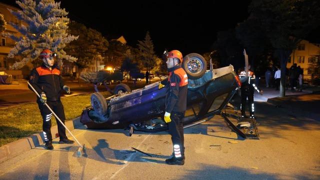Nevşehir'de yarış yaptıkları iddia edilen iki otomobil kavşakta kazaya karıştı: 6 yaralı