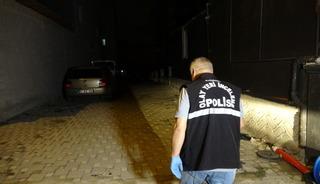 Adana'da apartmanın 3. katından d&uuml;şen kişi &ouml;ld&uuml;