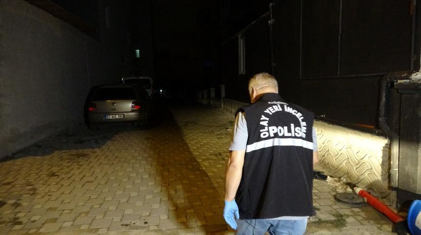 Adana'da apartmanın 3. katından d&uuml;şen kişi &ouml;ld&uuml;