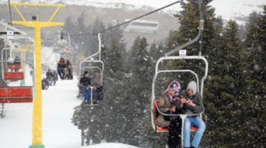 Uludağ&rsquo;daki hareketlilik turizmcileri memnun etti