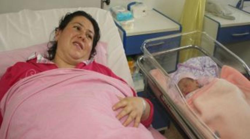 Depremde arama kurtarma &ccedil;alışmasına katılan madencinin kızı oldu